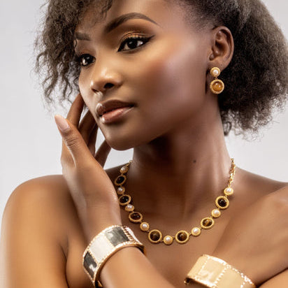 Accessorizing with Minimalist Jewelry: Elevating Everyday Outfits